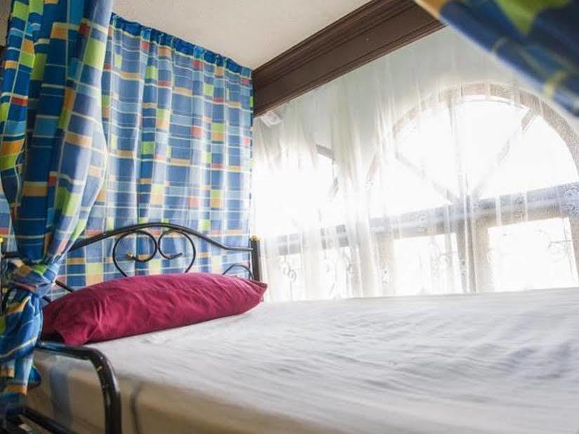 Mad Cow Hostel Μπανγκόκ Εξωτερικό φωτογραφία